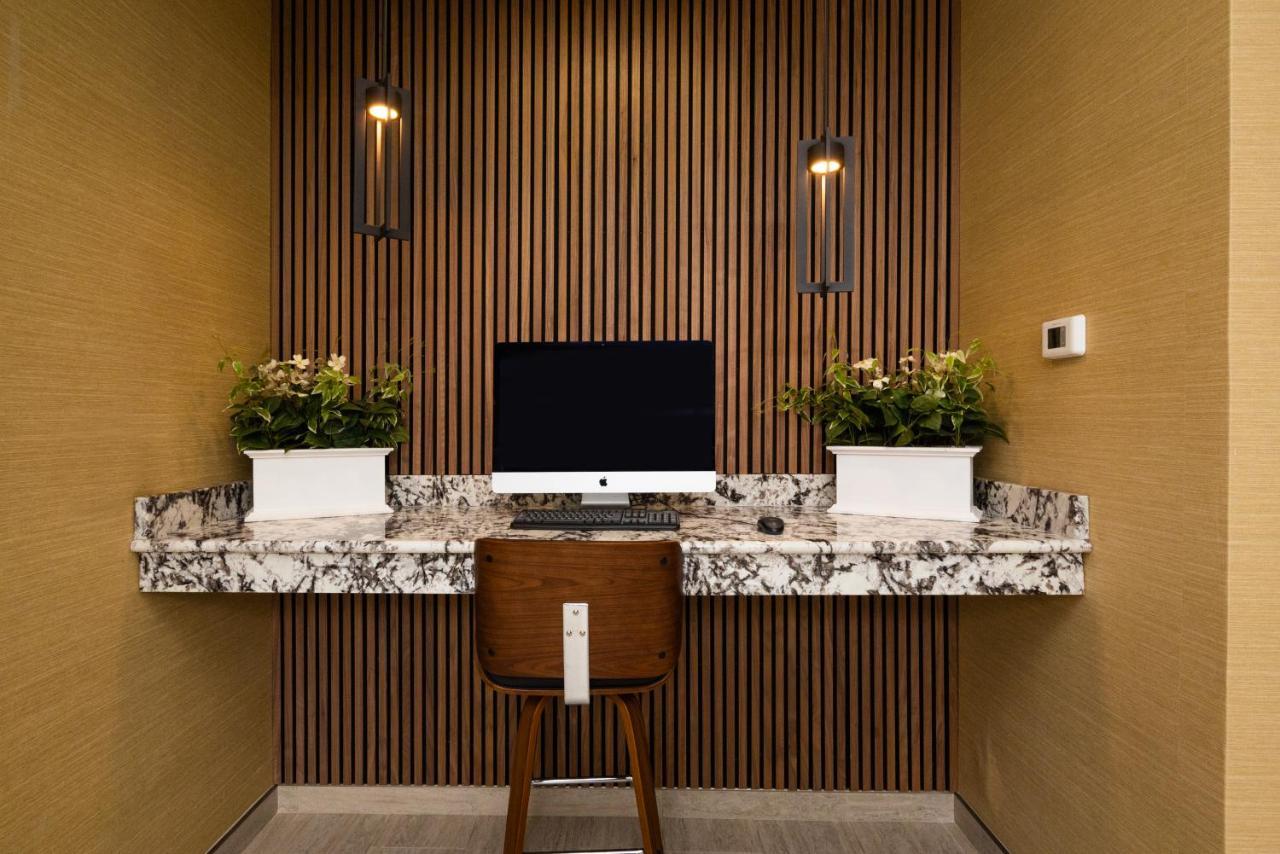 טופיקה Endeavor Inn & Suites, Trademark Collection By Wyndham מראה חיצוני תמונה