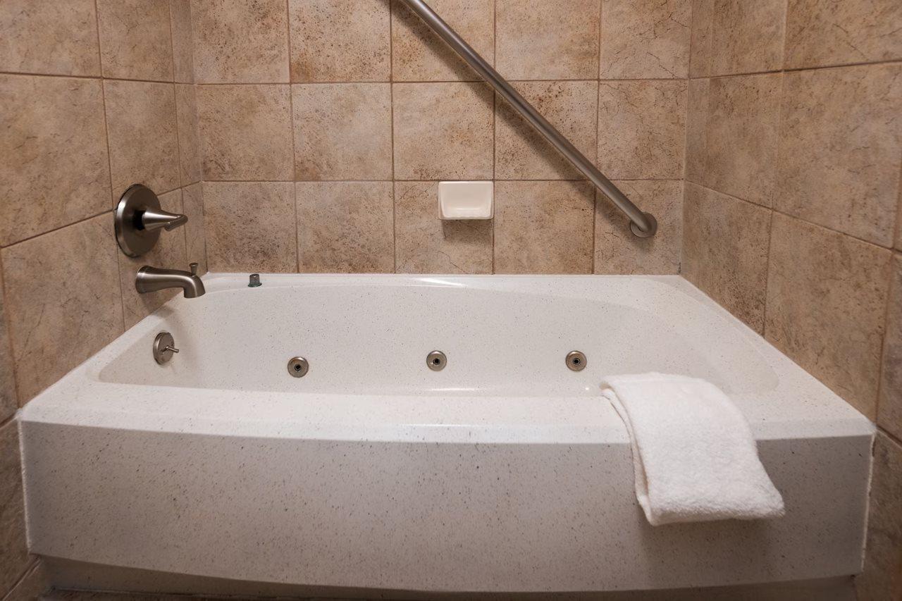 טופיקה Endeavor Inn & Suites, Trademark Collection By Wyndham מראה חיצוני תמונה
