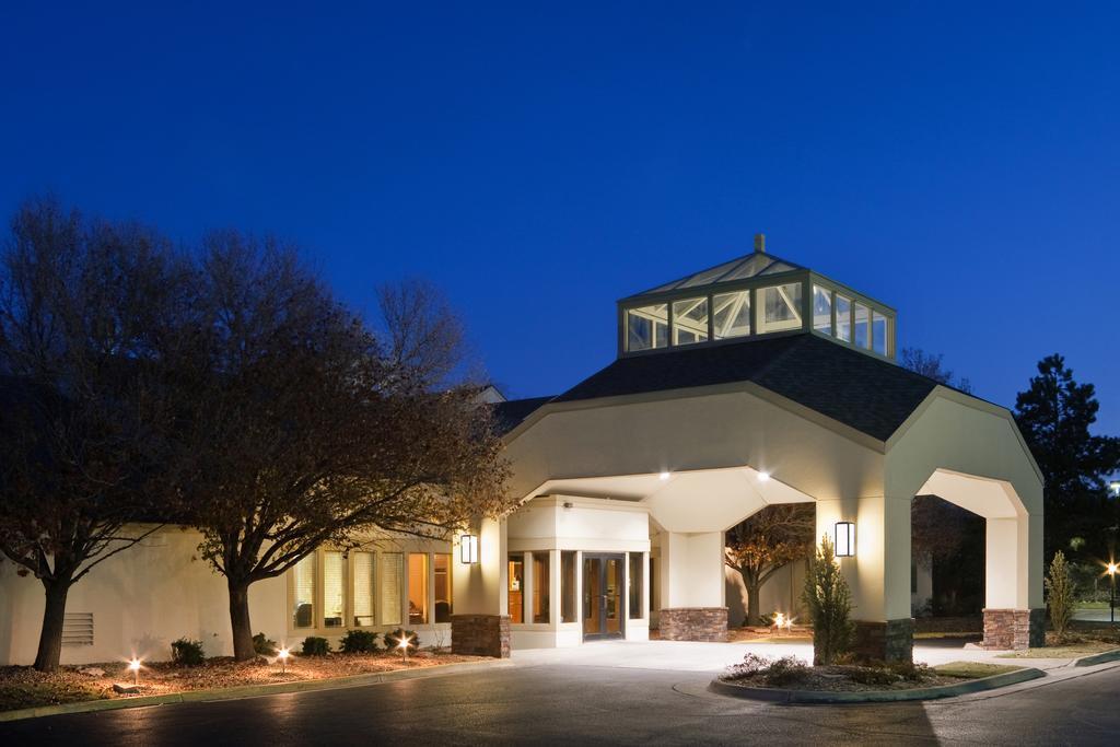 טופיקה Endeavor Inn & Suites, Trademark Collection By Wyndham מראה חיצוני תמונה