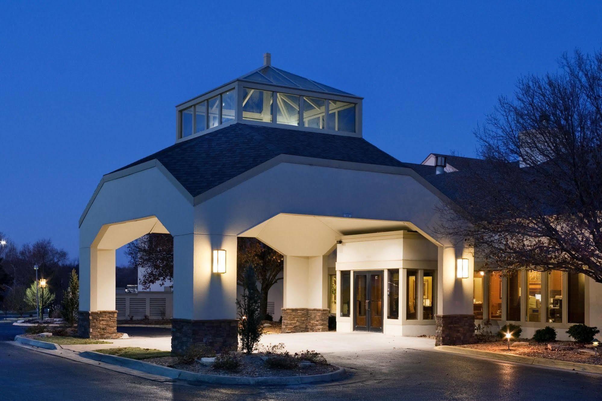 טופיקה Endeavor Inn & Suites, Trademark Collection By Wyndham מראה חיצוני תמונה